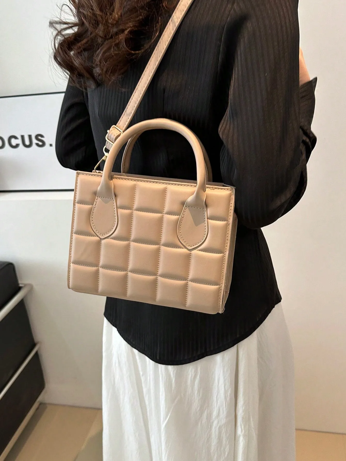 Fashionable Solid Color Pressed Diamond Pattern Tote Bag