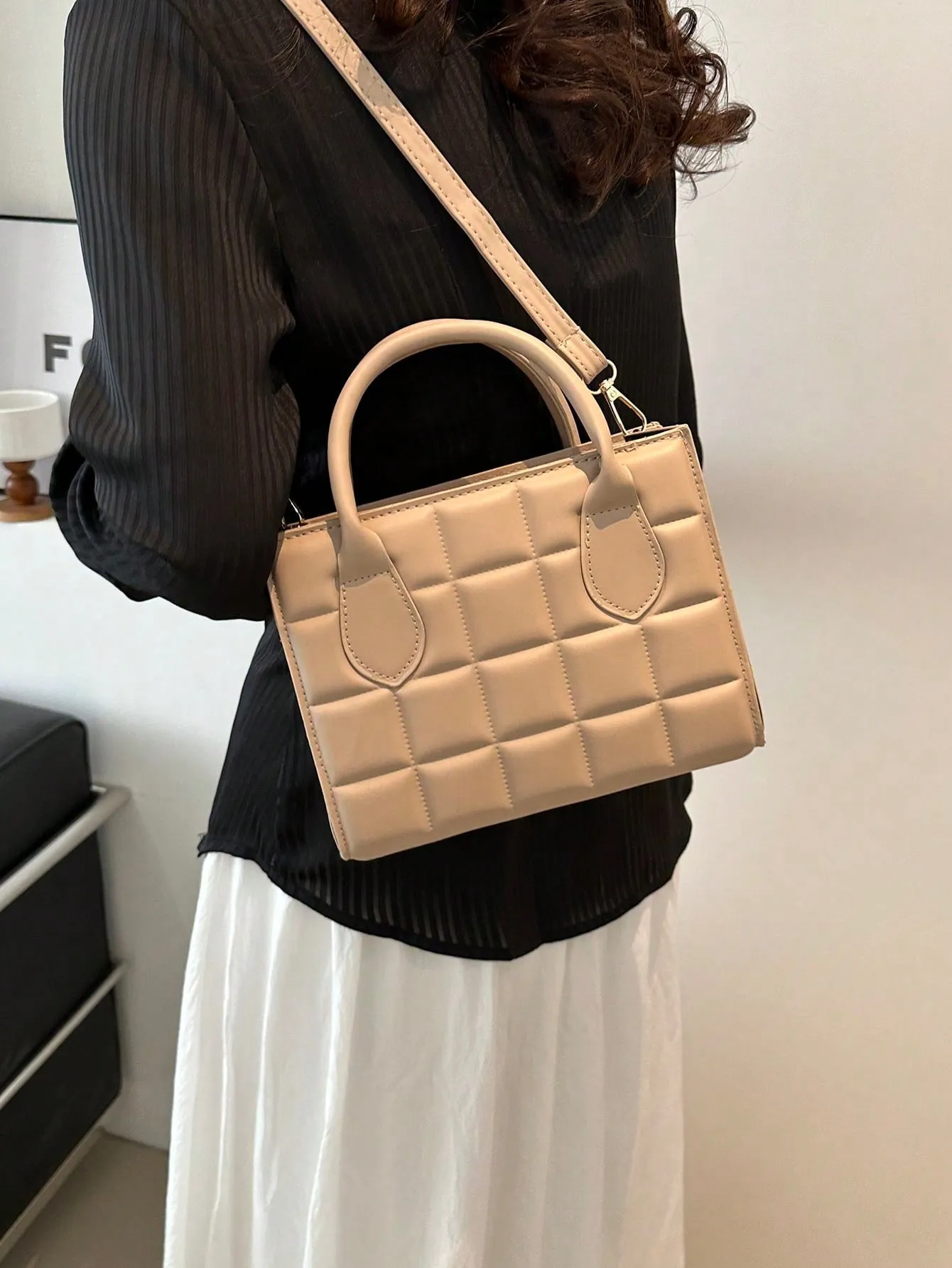 Fashionable Solid Color Pressed Diamond Pattern Tote Bag